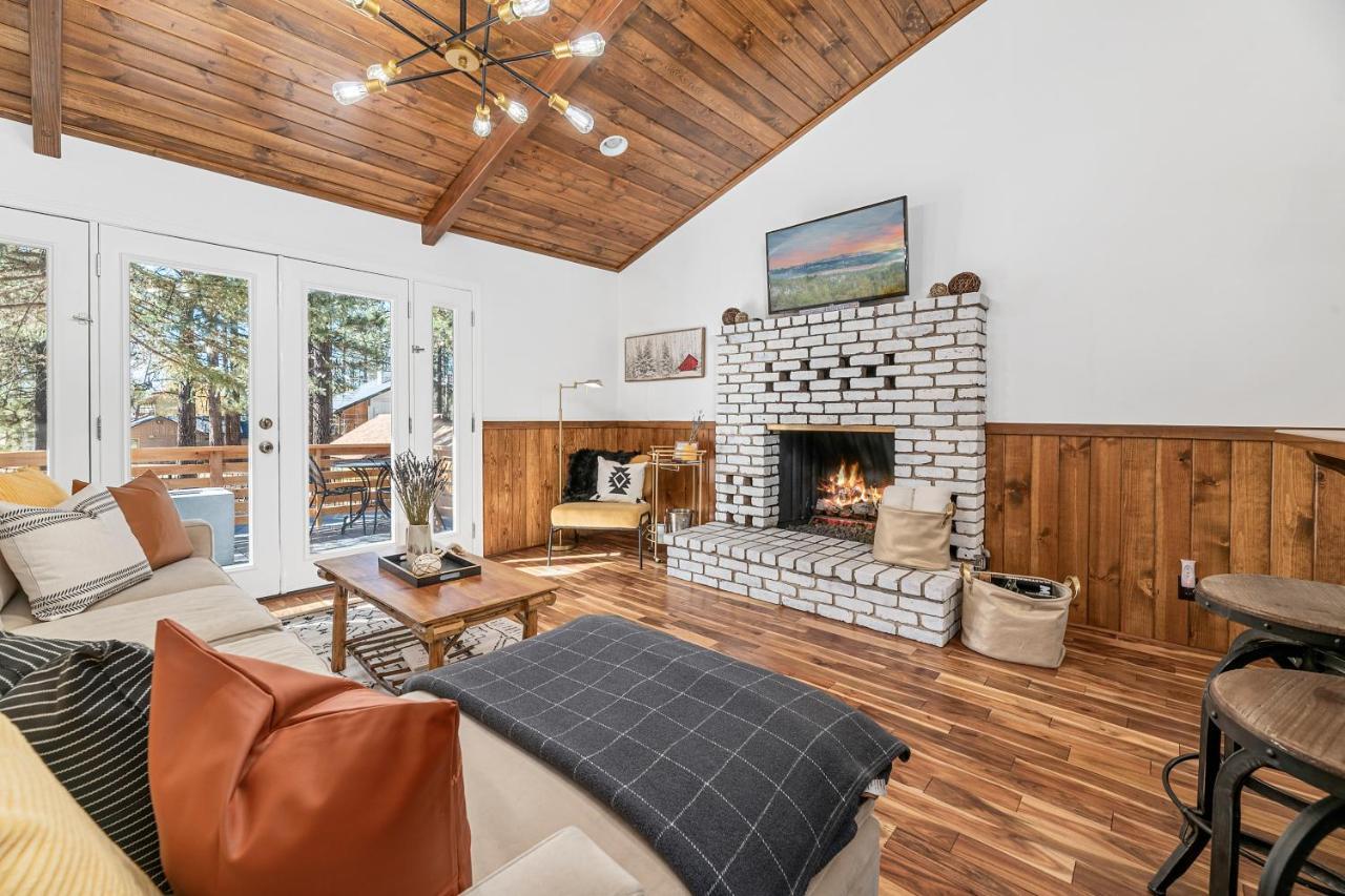 Yellow Pine Lodge - Charming Cottage Style Cabin With Peak-A-Boo Lake And Mountain Views Біг-Бер-Лейк Екстер'єр фото