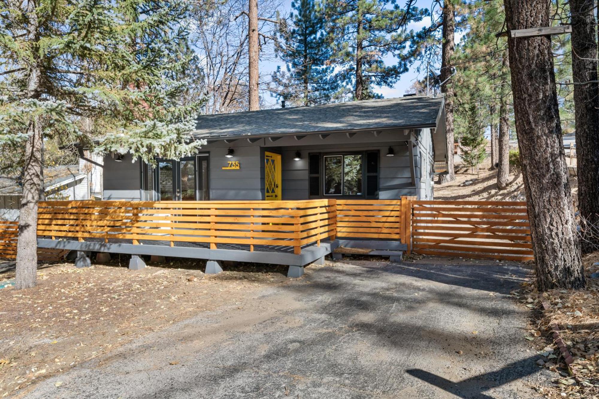 Yellow Pine Lodge - Charming Cottage Style Cabin With Peak-A-Boo Lake And Mountain Views Біг-Бер-Лейк Екстер'єр фото