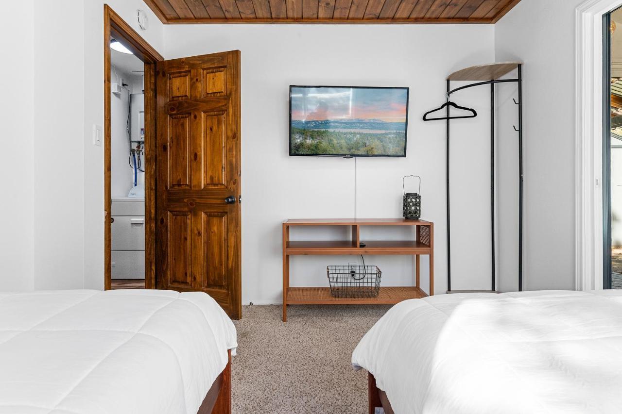 Yellow Pine Lodge - Charming Cottage Style Cabin With Peak-A-Boo Lake And Mountain Views Біг-Бер-Лейк Екстер'єр фото